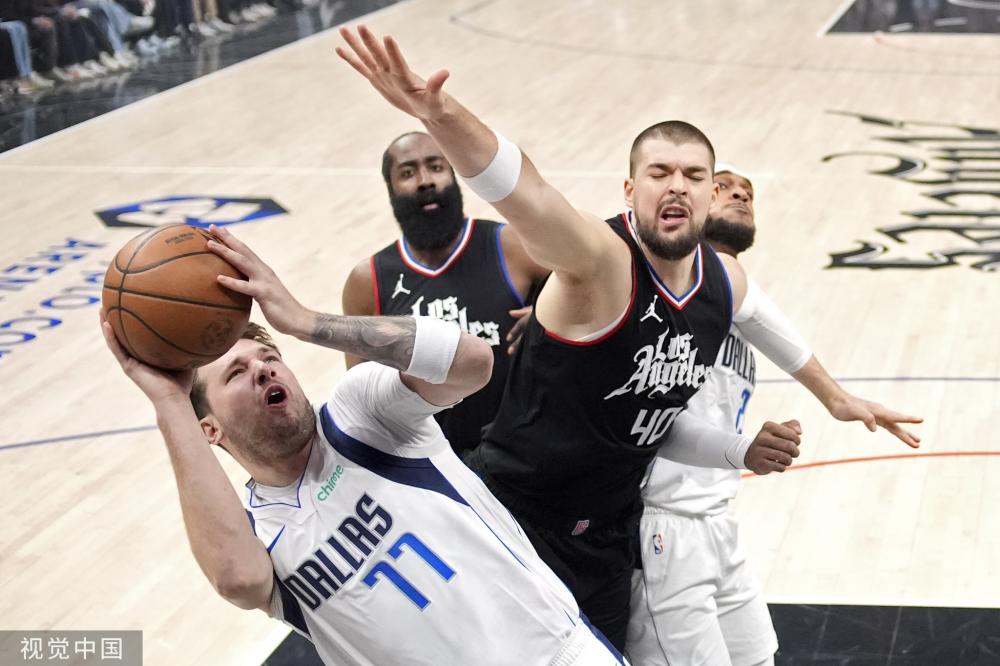 场上互相激 场上互相激