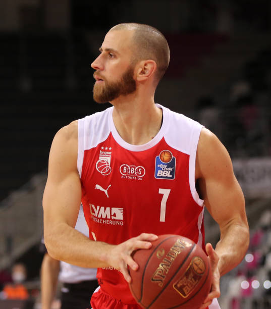 连线打穿了 连线打穿了