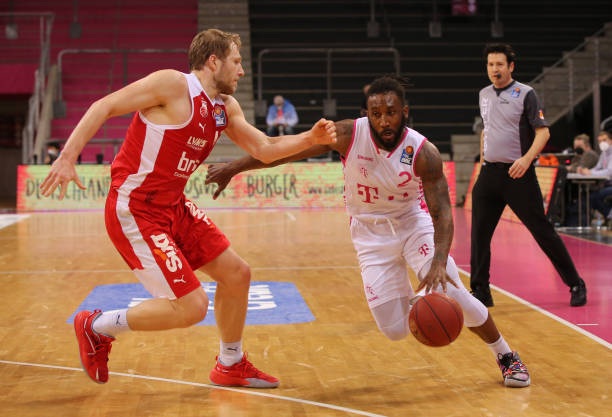 于全体球员 于全体球员